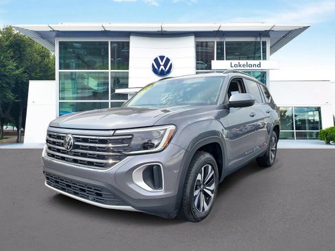 Used 2024 Volkswagen Atlas SE FWD image 2