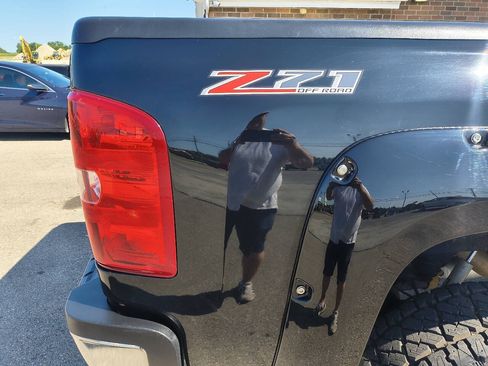 Used 2014 Chevrolet Silverado 2500 LT w/ Custom Sport Truck Package AWD/4WD image 5