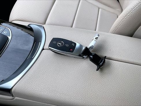 Used 2021 Mercedes-Benz GLC 300 image 14