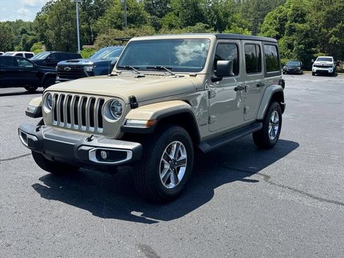 Used 2022 Jeep Wrangler Unlimited Sahara w/ LED Lighting Group AWD/4WD image 7