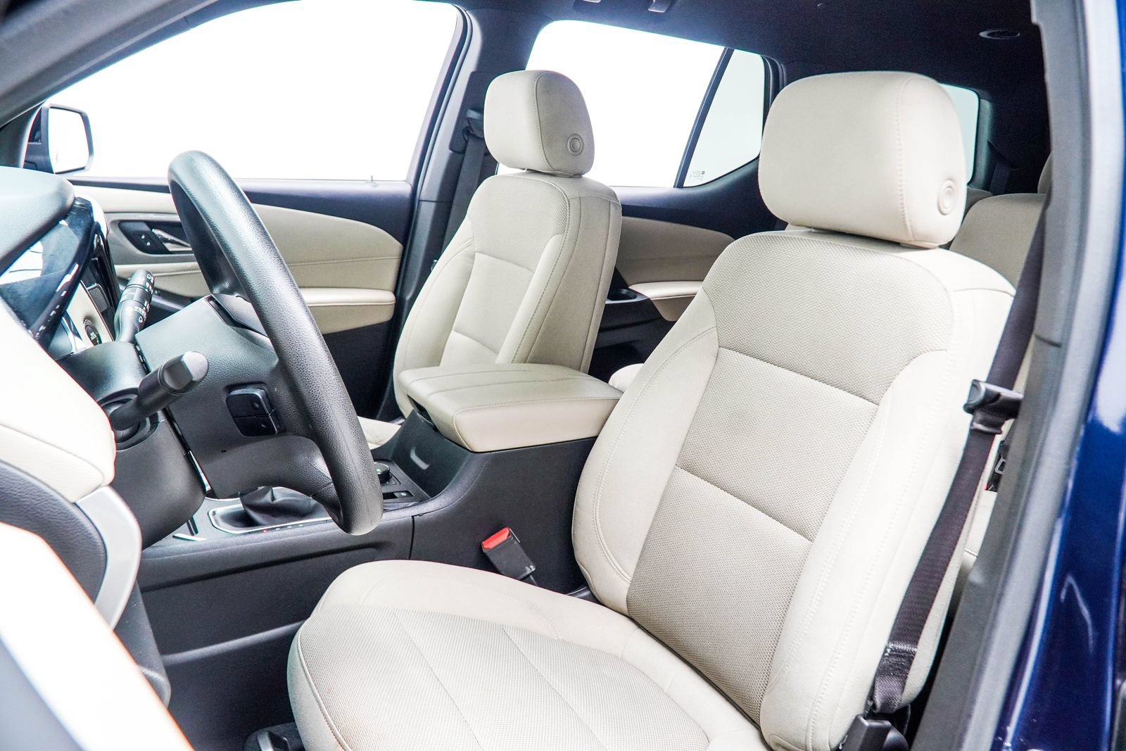 Used 2023 Chevrolet Traverse LS FWD image 35