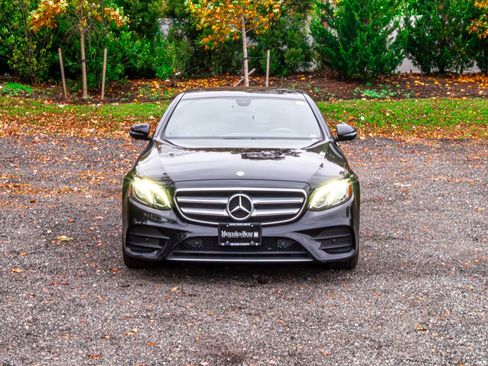 Used 2019 Mercedes-Benz E 300 4MATIC image 2