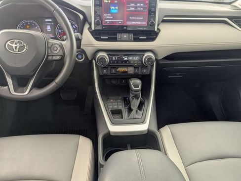Used 2022 Toyota RAV4 XLE Premium AWD/4WD image 27