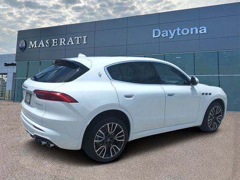 New 2025 Maserati Grecale GT image 3