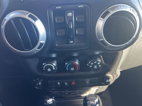 Used 2013 Jeep Wrangler Unlimited Sahara w/ Connectivity Group image 5