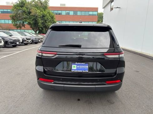 Used 2023 Jeep Grand Cherokee Altitude AWD/4WD image 10