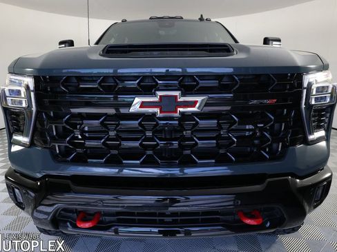 Used 2026 Chevrolet Silverado 2500 ZR2 AWD/4WD image 2