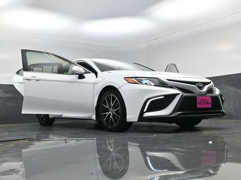 Used 2024 Toyota Camry SE FWD image 25