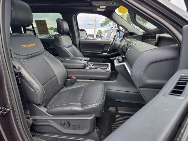 Used 2025 Ford Expedition Tremor AWD/4WD image 21