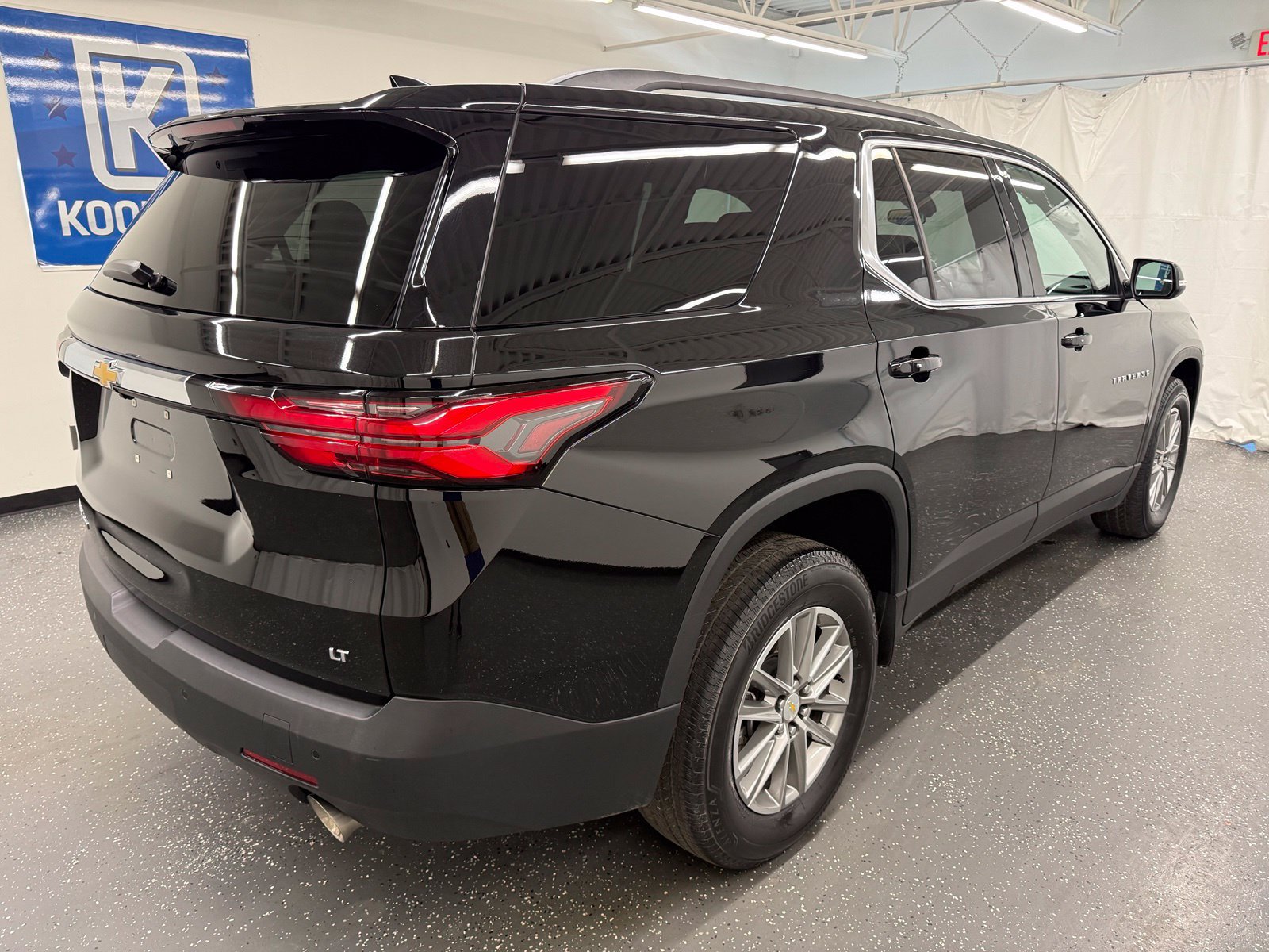 Used 2023 Chevrolet Traverse LT w/ LPO, Floor Liner Package AWD/4WD image 2