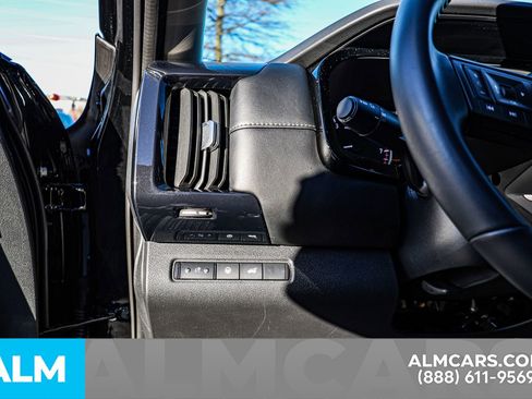 Used 2025 Nissan Pathfinder SV image 23