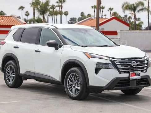 Used 2024 Nissan Rogue S FWD image 4