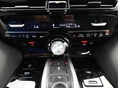 Used 2025 Acura MDX SH-AWD image 17