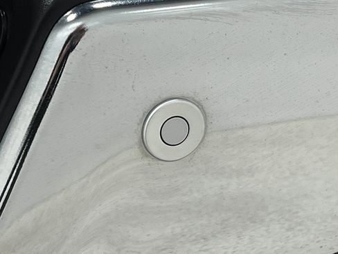 Used 2016 RAM 1500 Laramie w/ Convenience Group image 13