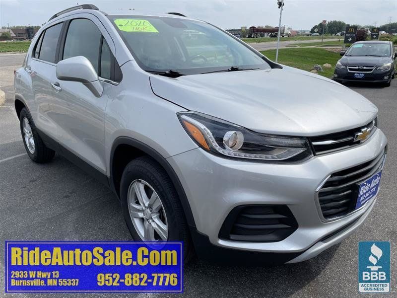Used 2020 Chevrolet Trax LT w/ LT Convenience Package FWD image 3