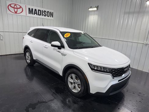 Used 2023 Kia Sorento LX FWD image 4