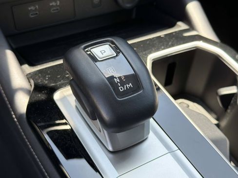 Used 2025 Mitsubishi Outlander SE FWD image 12