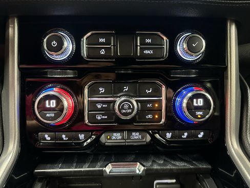Used 2022 GMC Yukon XL Denali AWD/4WD image 42
