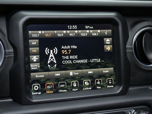 Used 2018 Jeep Wrangler Unlimited Sahara AWD/4WD image 45