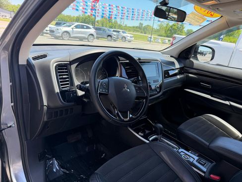 Used 2019 Mitsubishi Outlander SEL AWD/4WD image 13