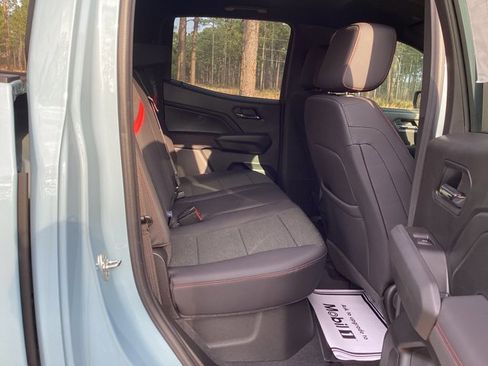 New 2025 Chevrolet Colorado Z71 w/ Technology Package AWD/4WD image 13