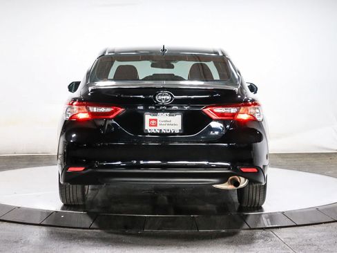 Used 2020 Toyota Camry LE FWD image 3