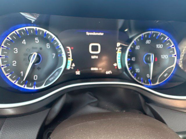 Used 2018 Chrysler Pacifica Touring-L Plus FWD image 11