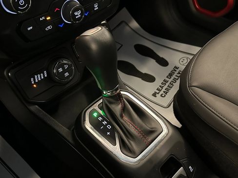 Used 2023 Jeep Renegade Trailhawk w/ Trailhawk Elite Group image 17