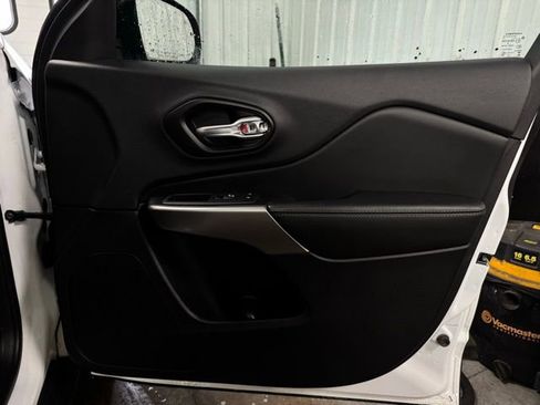 Certified 2022 Jeep Cherokee Limited image 17