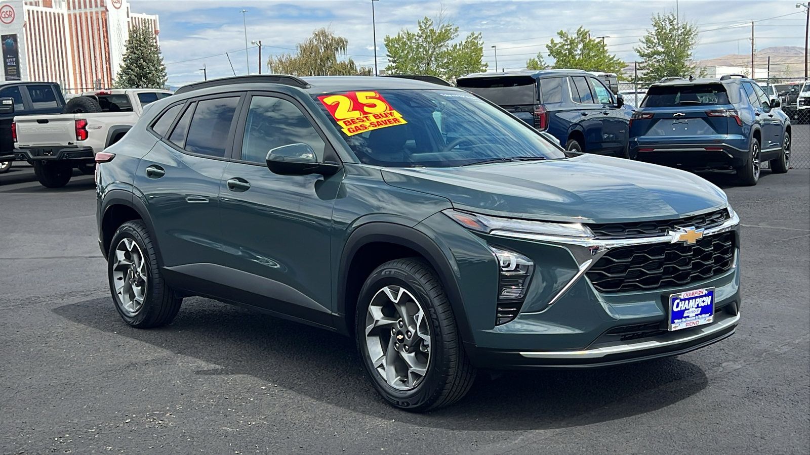 Certified 2025 Chevrolet Trax LT FWD image 3