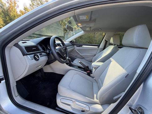 Used 2017 Volkswagen Passat 1.8T S image 9