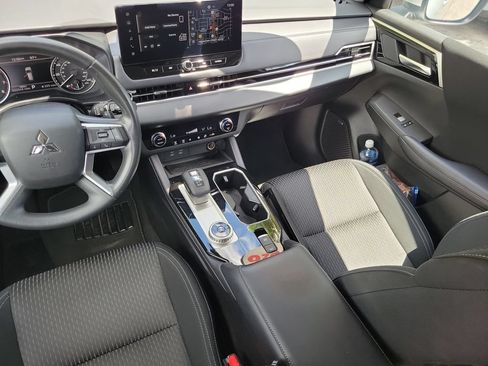 Used 2026 Mitsubishi Outlander ES FWD image 19