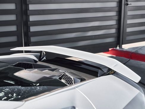 Used 2023 Lamborghini Huracan Tecnica RWD image 9