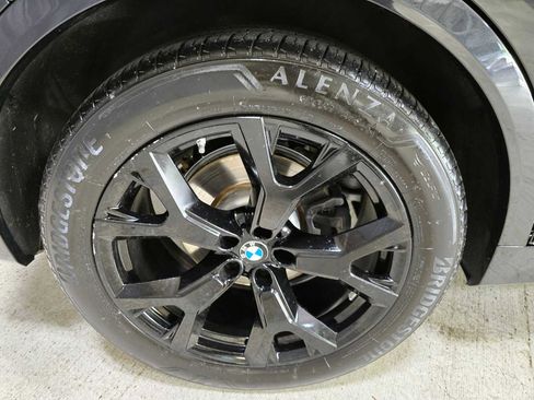 Used 2024 BMW X7 xDrive40i w/ Premium Package AWD/4WD image 9
