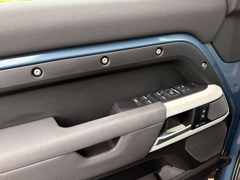 Used 2023 Land Rover Defender 110 S image 32