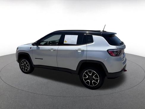Used 2025 Jeep Compass Trailhawk AWD/4WD image 8
