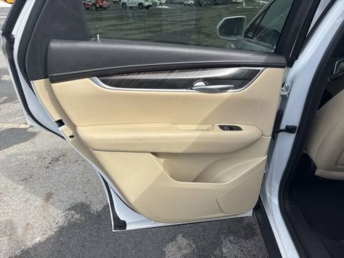 Used 2017 Cadillac XT5 FWD image 20