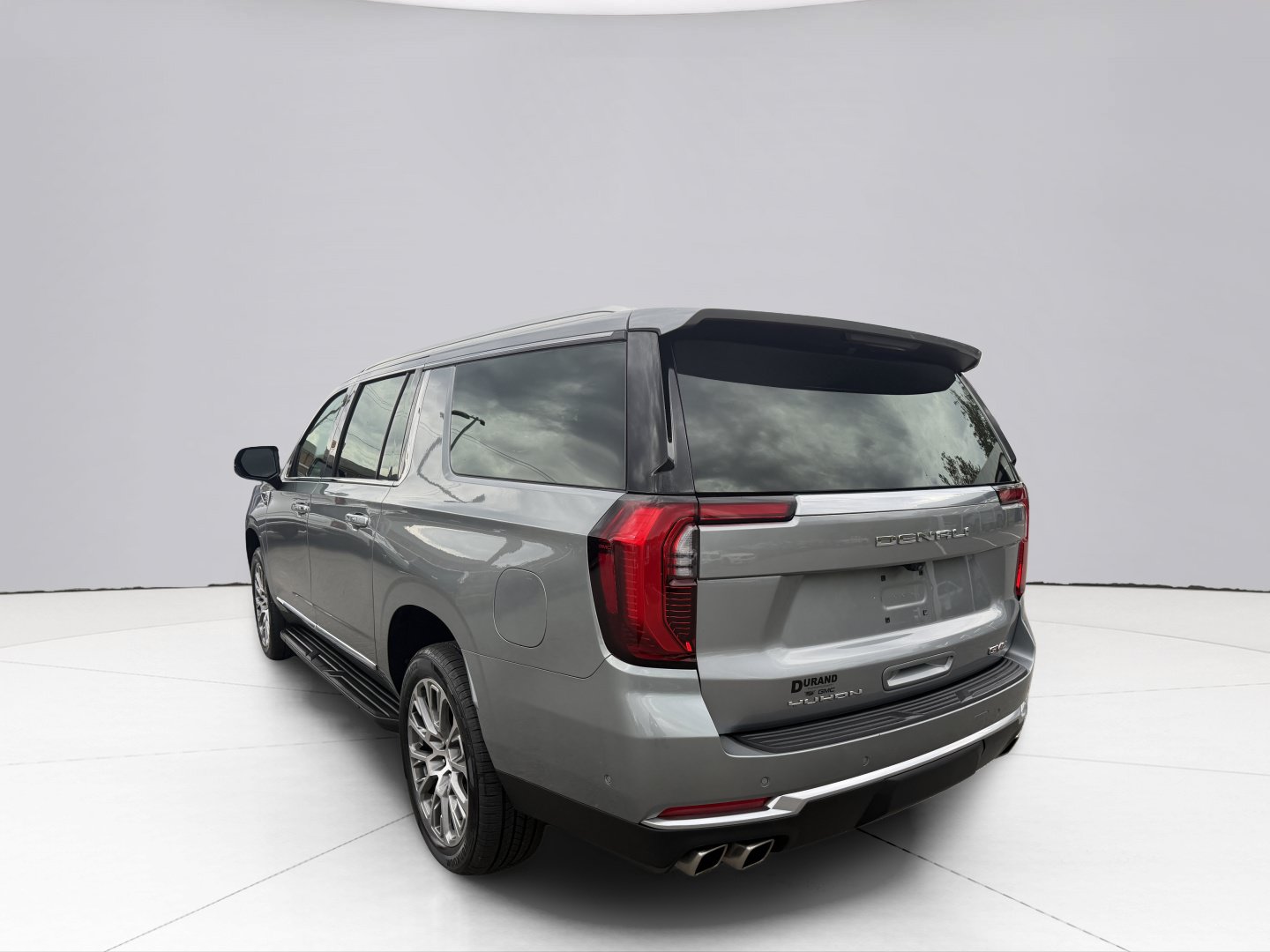 Used 2025 GMC Yukon XL Denali AWD/4WD image 4