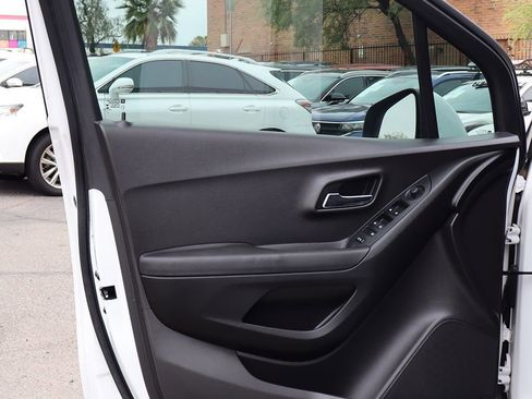 Used 2018 Chevrolet Trax LS w/ LPO, Cargo Package FWD image 36