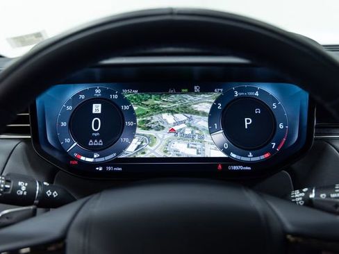 Used 2024 Land Rover Range Rover Sport Dynamic SE image 2