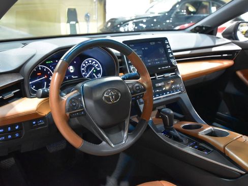 Used 2019 Toyota Avalon Limited image 17