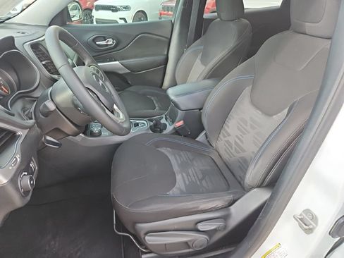 Used 2020 Jeep Cherokee Latitude AWD/4WD image 18
