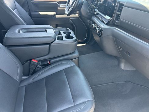 Certified 2025 GMC Sierra 1500 SLT RWD image 11