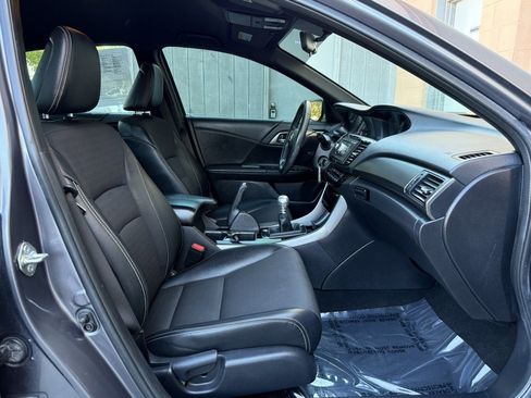 Used 2017 Honda Accord Sport image 16