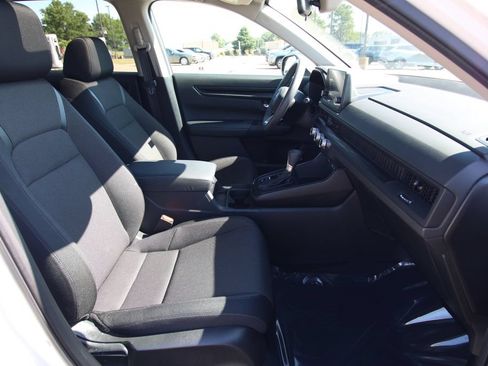 Used 2025 Honda CR-V EX image 8
