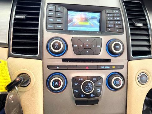 Used 2017 Ford Taurus SEL image 16