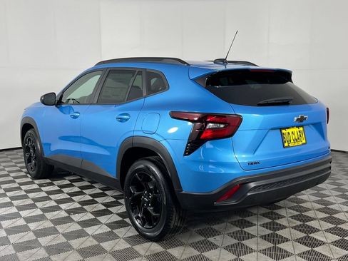 New 2026 Chevrolet Trax LT w/ Sunroof Package image 8