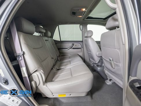 Used 2004 Toyota Sequoia Limited w/ Preferred Accessory Pkg AWD/4WD image 39
