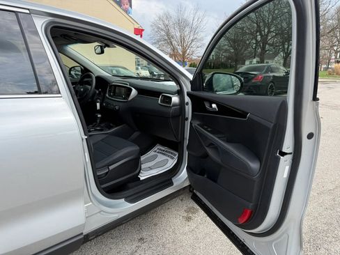 Used 2019 Kia Sorento L image 19