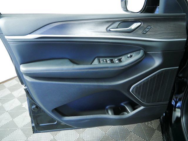 Used 2026 Jeep Grand Cherokee Limited AWD/4WD image 18